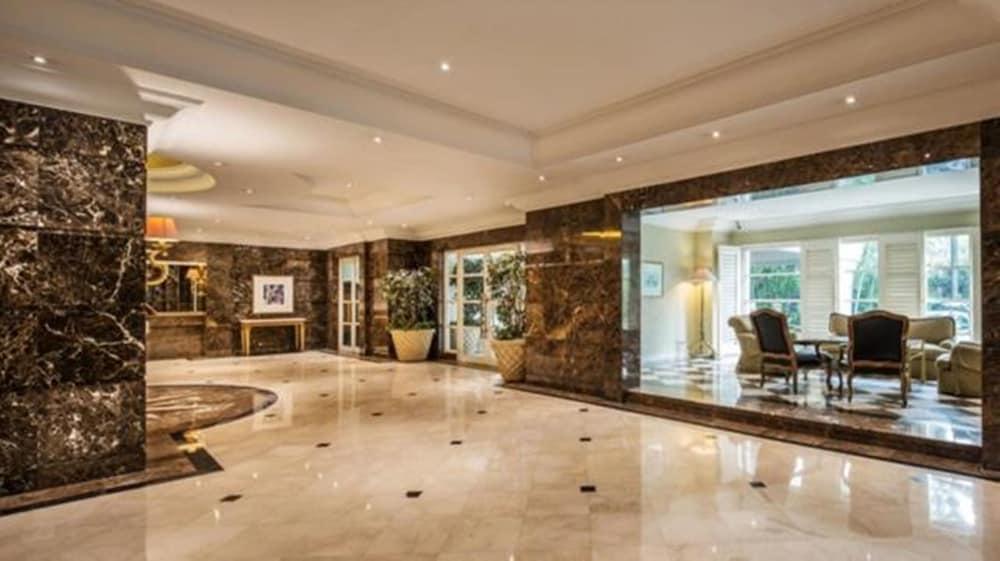 Batavia Hotel & Serviced Apartments Jakarta Eksteriør bilde
